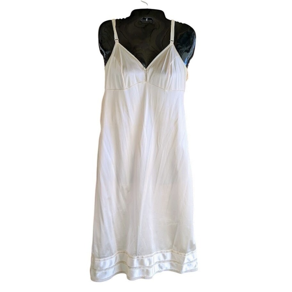 Vintage Montgomery Ward Slip Dress Sz 16 / 38 Babydoll Keyhole Classic Dainty